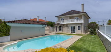 Moradia T5 de luxo inserida em terreno com 600m2. 

Moradia T5, Alto de Bicesse, Cascais