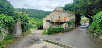 Rustico, da ristrutturare, 687 m², Quinto, Verona