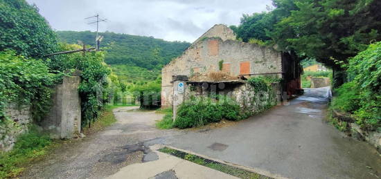 Rustico, da ristrutturare, 687 m², Quinto, Verona