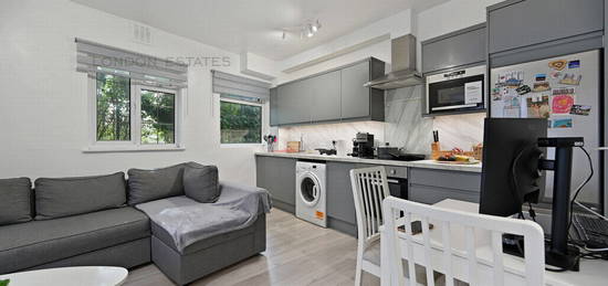 Flat for sale in Ranelagh Mews, Ealing W5