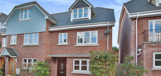 Town house to rent in Springfield, Sarisbury Green, Southampton SO31