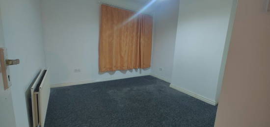 Flat to rent in Formans Road, Birmingham B11