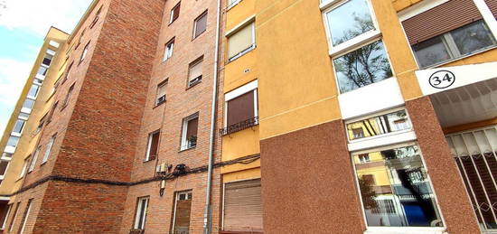 Piso en venta en Heraclio Fournier Kalea, Adurtza