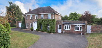 3 bed detached house to rent