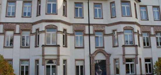 Viel Platz für Sie - 3 Raum Wohnung mit Wohnküche, incl. Einbauküche und Balkon zu vermieten