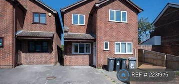 6 bedroom detached house