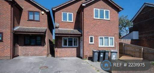 6 bedroom detached house