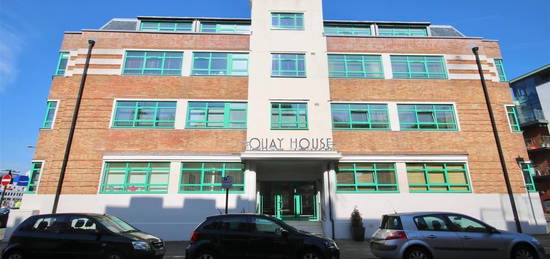 Flat to rent in Quay House, Broad Street, Portsmouth PO1