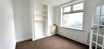 2 bed terraced house to rent