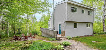 156 Lakewood Dr, Chester, NS B0J 1K0