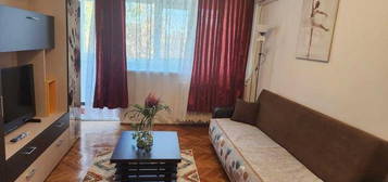 Apartament de 2 camere, semidecomandat, balcon, zona Titan