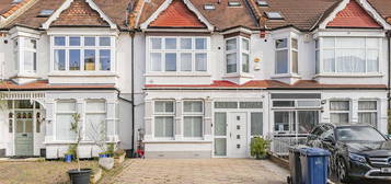 Flat for sale in Grove Road, London N12