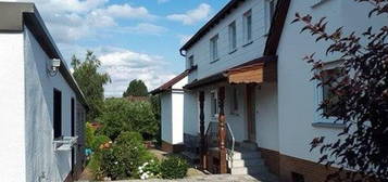 Großzügige Doppelhaushälfte mit Gartenhaus und Garage in der Saas zur Miete