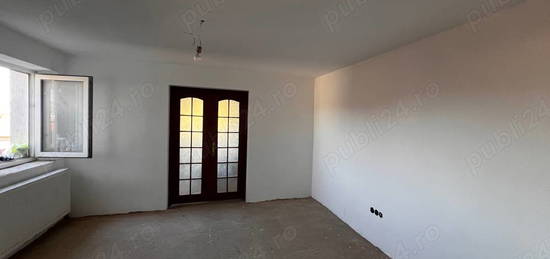 Apartament la casa de vanzare