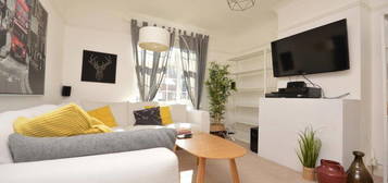 2 bedroom maisonette