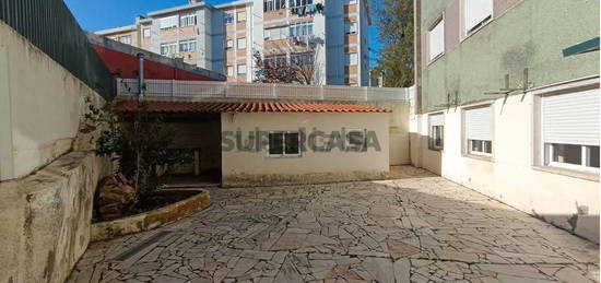 T3 com terraço em Cacém junto ao Centro de Saúde