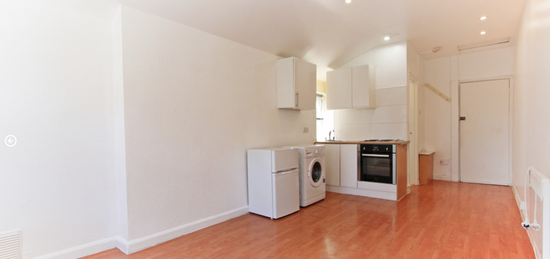 Studio to rent in Colmer Road, Streatham, London SW16