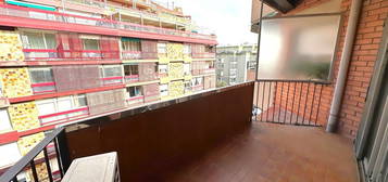 Piso en venta en  Av. Josep Tarradellas / Rocafort