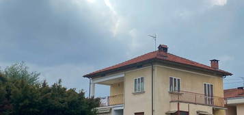 Villa plurifamiliare via Romarolo 8, Centro, Giaveno