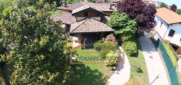 Villa in vendita a Borgo Ticino