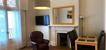 Flat to rent in Thorney Hedge Road, London W4