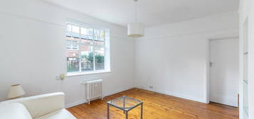 Flat to rent in Belsize Grove, London NW3