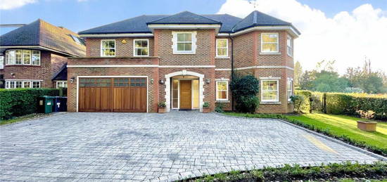 5 bedroom detached house