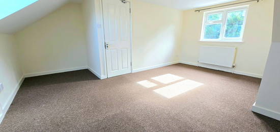 Studio to rent in Perry Mead, Bushey WD23