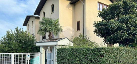 Villa a schiera via Nicolao e Cristoforo 27, Ceredo, Seregno