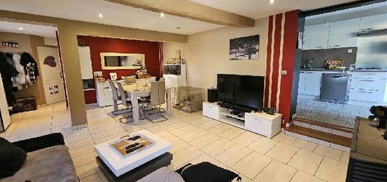 Maison 2 étages  à vendre, 5 pièces, 3 chambres, – m²