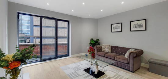 Flat to rent in Peerless Street, London EC1V