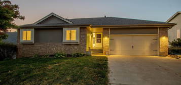 12114 N 159th St, Bennington, NE 68007