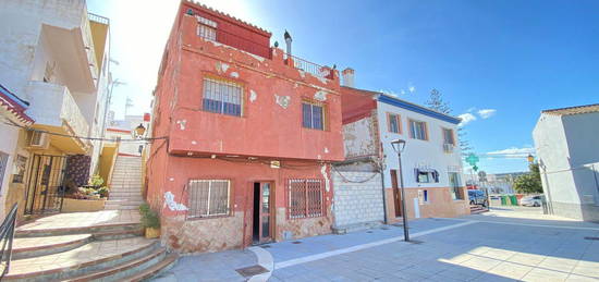 Casa de pueblo en venta en plaza la bomba s/n