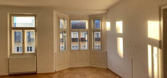 ELISABETHVORSTADT/CECONI-VILLA: Wunderschöne 3,5-Zimmer-Altbau-Wohnung mit Balkon