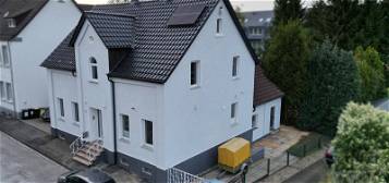 Freistehendes Einfamilienhaus auf großem Grundstück - Prov. frei