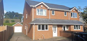 3 bedroom semi-detached house to rent