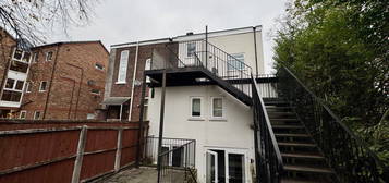 Flat to rent in Hall Street, Stockport SK1