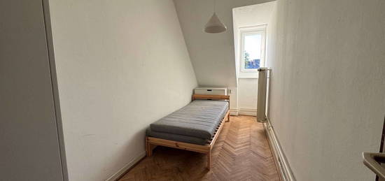 4 kleine Zimmer in bester Lage !! Bis Mitte 2026