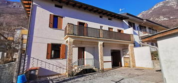 Casa di testa bicamere con corte esclusiva fr. ...