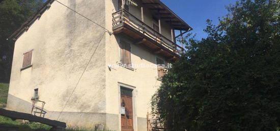 Casa indipendente in vendita a Val Brembilla