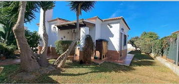 Chalet en Pinar de los Franceses - Marquesado, Chiclana de la Frontera