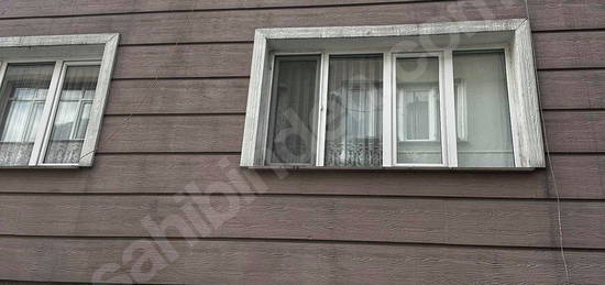 BAYRAMPAŞA TUNA CADDESİNDE 2+1 BAHÇE KULLANIMLI KİRALIK DAİRE