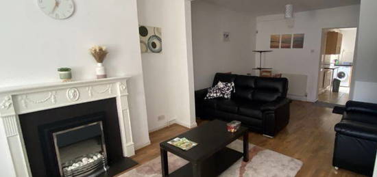 2 bed terraced house to rent