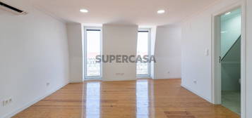 Apartamento de 60 m² em edifício reabilitado - Santa Apolónia