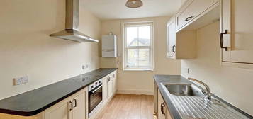 Flat to rent in Kings Road, Harrogate HG1