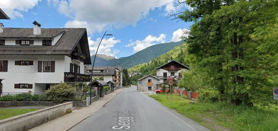 Casa indipendente su tre piani con tavernetta