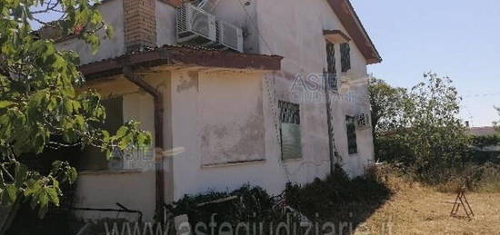 Villa all'asta in via Amaseno, 35