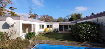 Einfamilienhaus mit Schwimmbad und Garage auf dem Kaiserberg