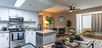 Luxe Apartments, Fresno, CA 93710