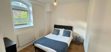 Duplex to rent in Bromley High Street, London E3